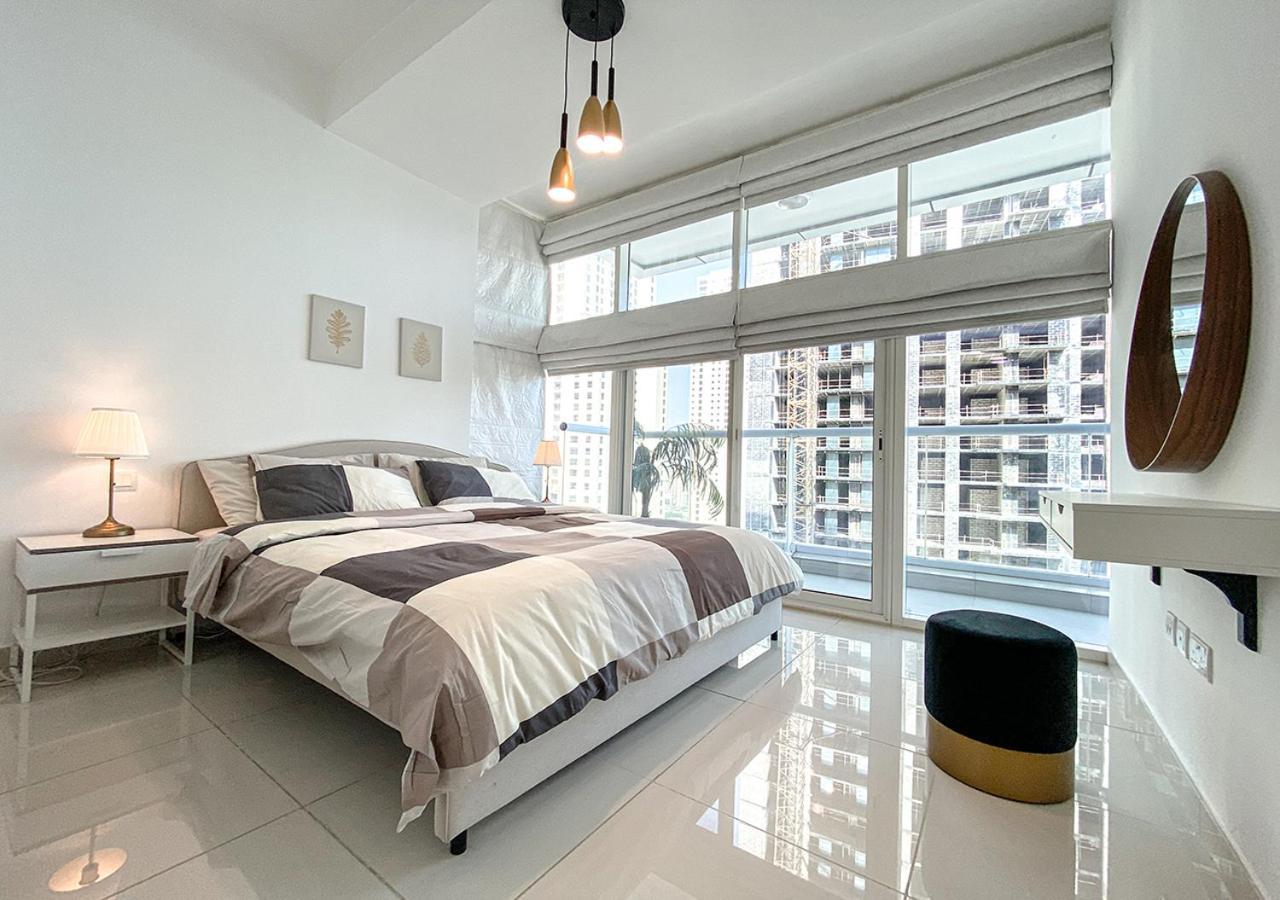 Walk To The Beach Or Enjoy The Amazing View From The Balcony Lejlighed Dubai Eksteriør billede
